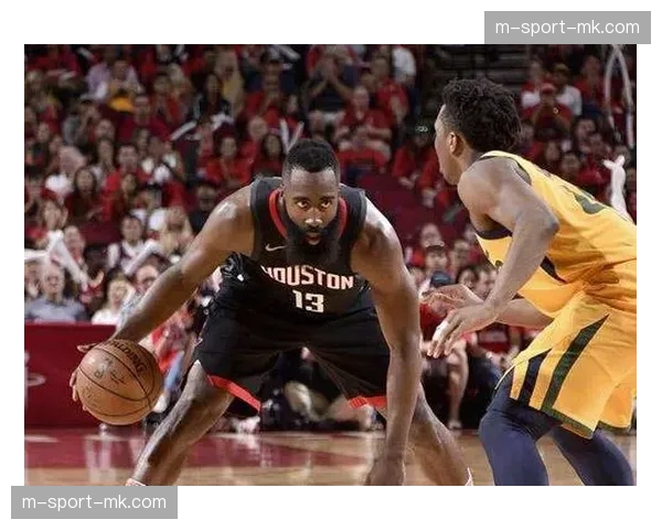 爵士防守端问题暴露 面对七十六人进攻无力应对